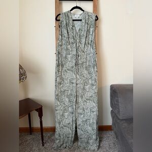 NEW Gilli Sleeveless Sage Green Leaf-Print Jumpsuit